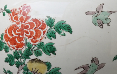 Een Chinese famille verte yenyen vaas met vogels en bloemen, Kangxi